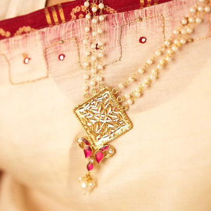 Varuna Pearl Neckalce