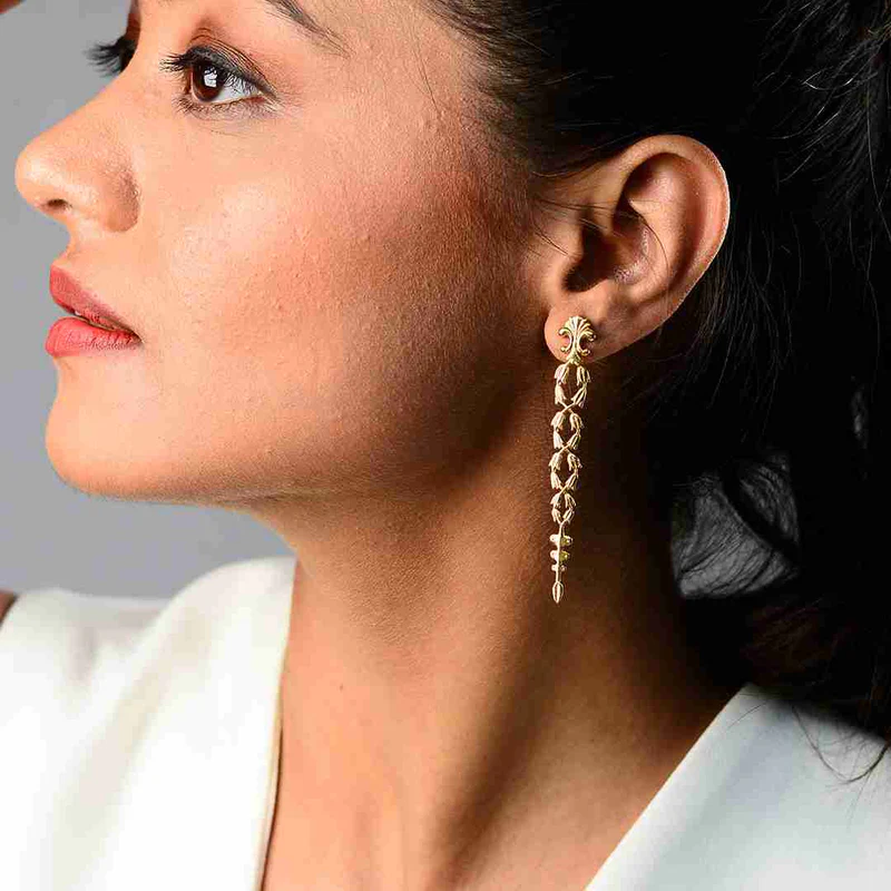 SAANVI MINIMAL EARRINGS