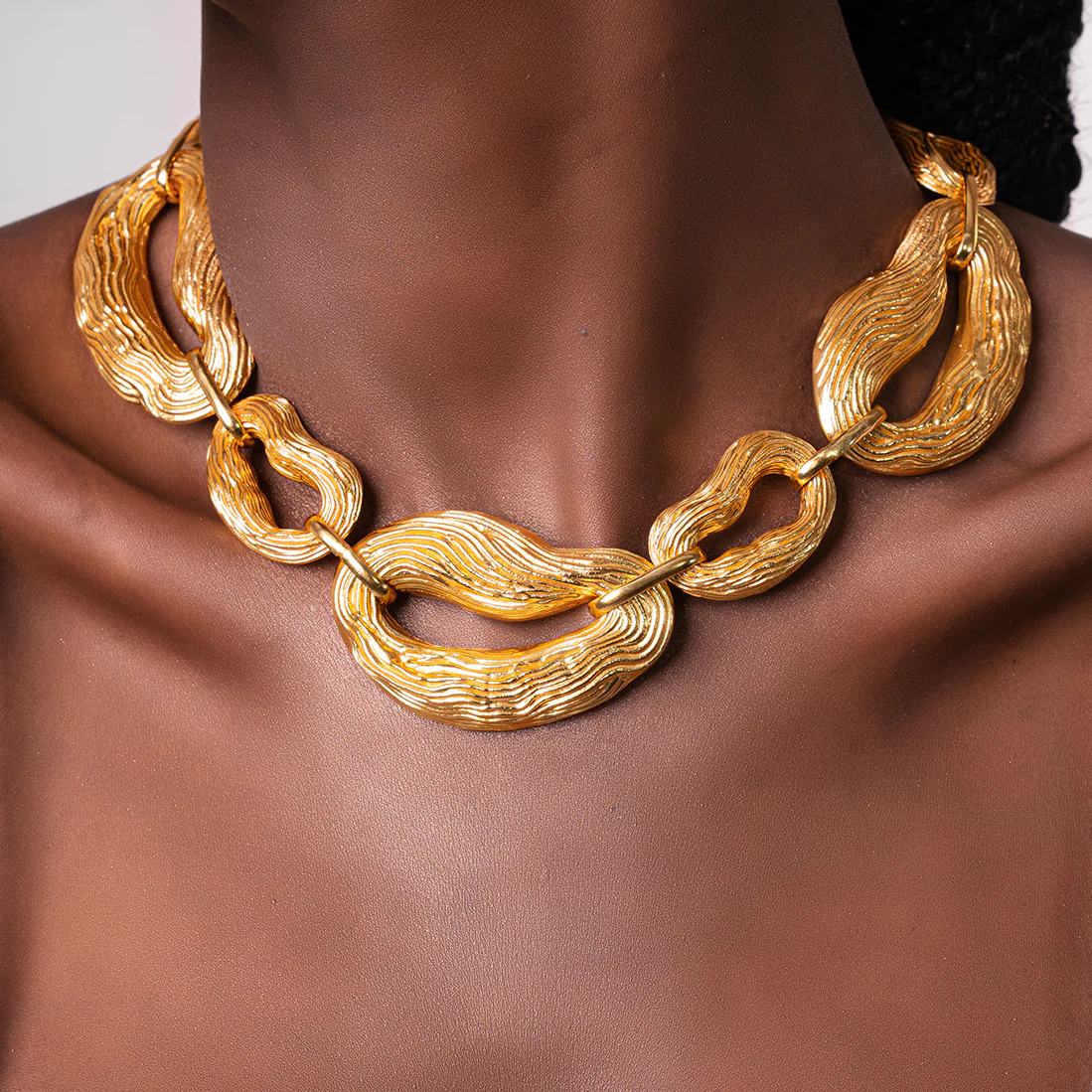 KNOTTY LINK NECKLACE
