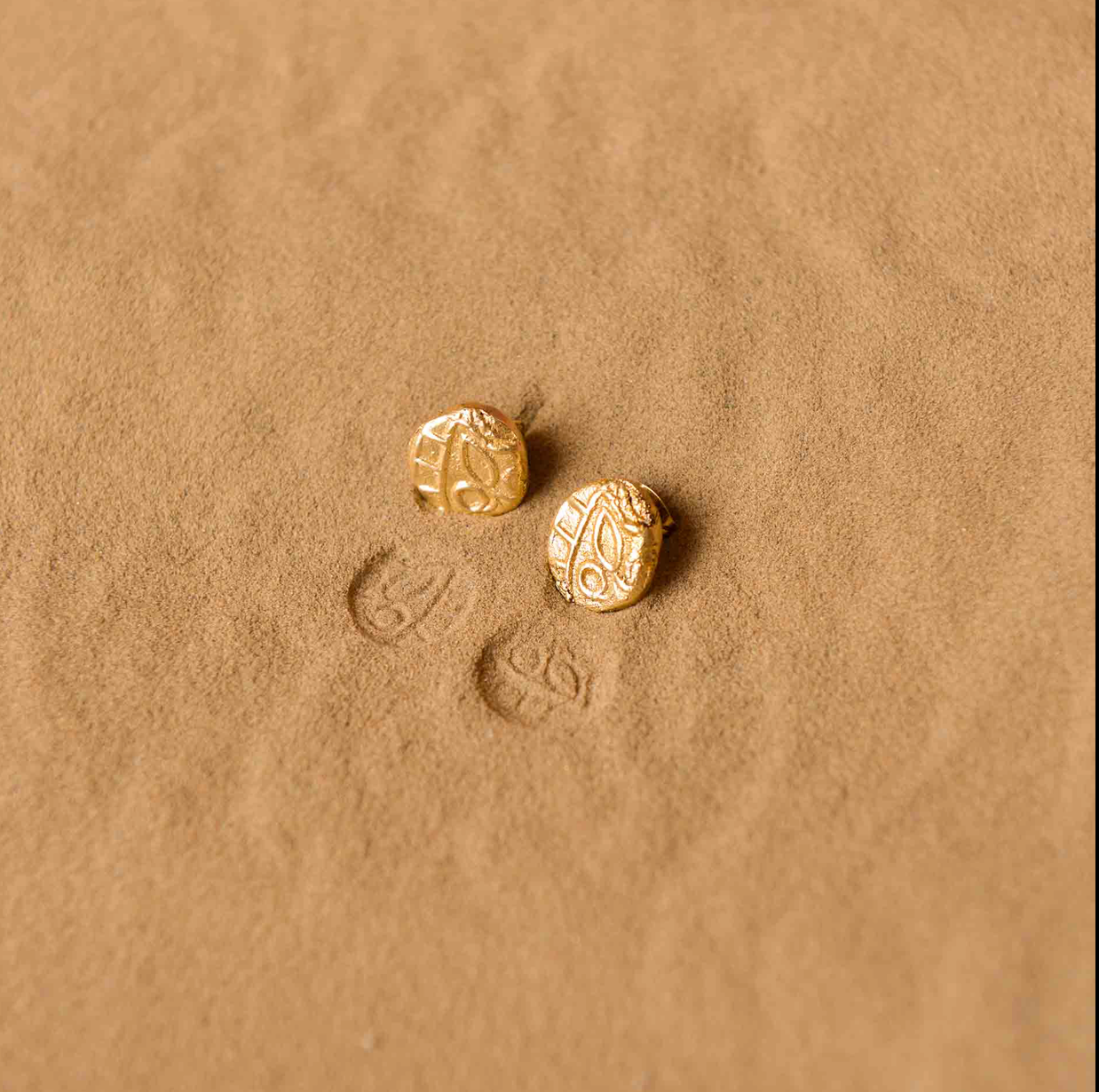 FOSSIL STUD 1