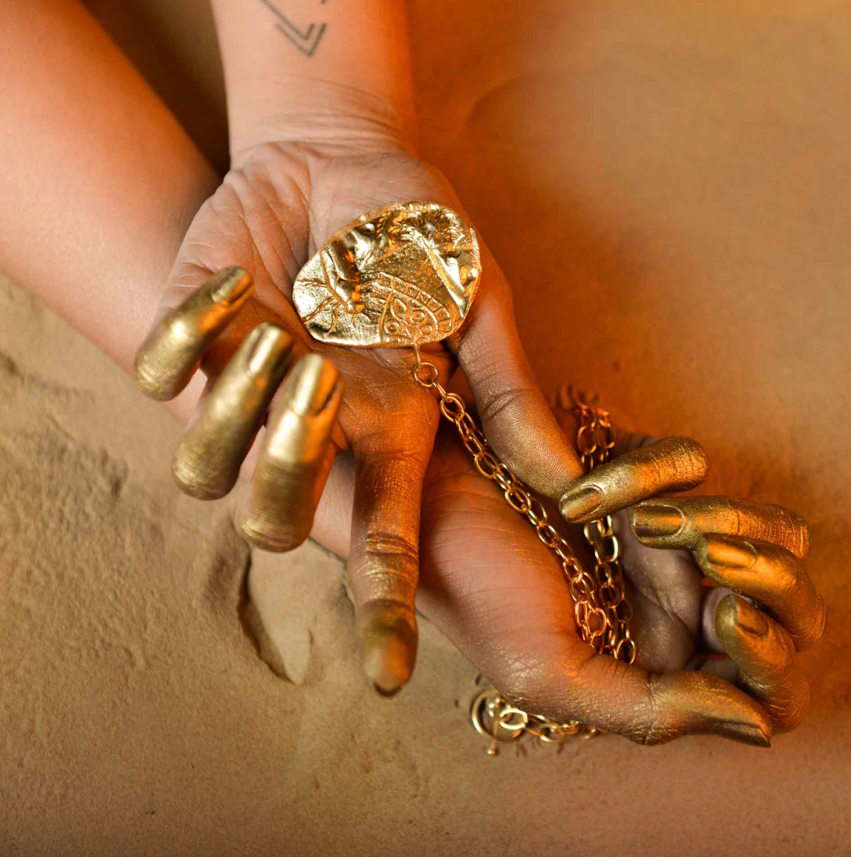 FOSSIL SHACKLE 2