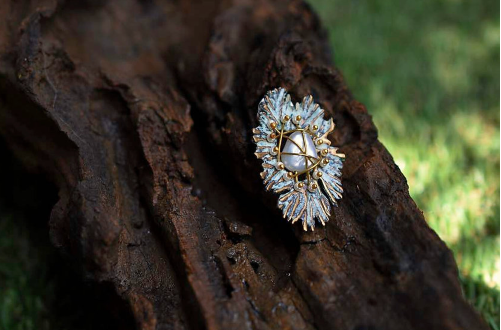 SUNA BROOCH