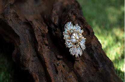 SUNA BROOCH